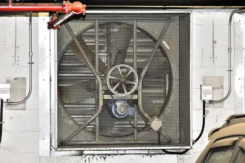 Industrieller Abluftventilator zur Wandmontage