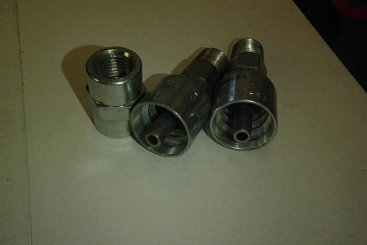 Hydraulikanschlüsse und -gewinde
